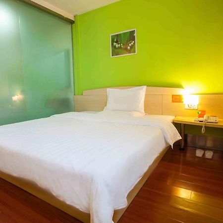7Days Inn Nanchang North Railway Station Square Room photo