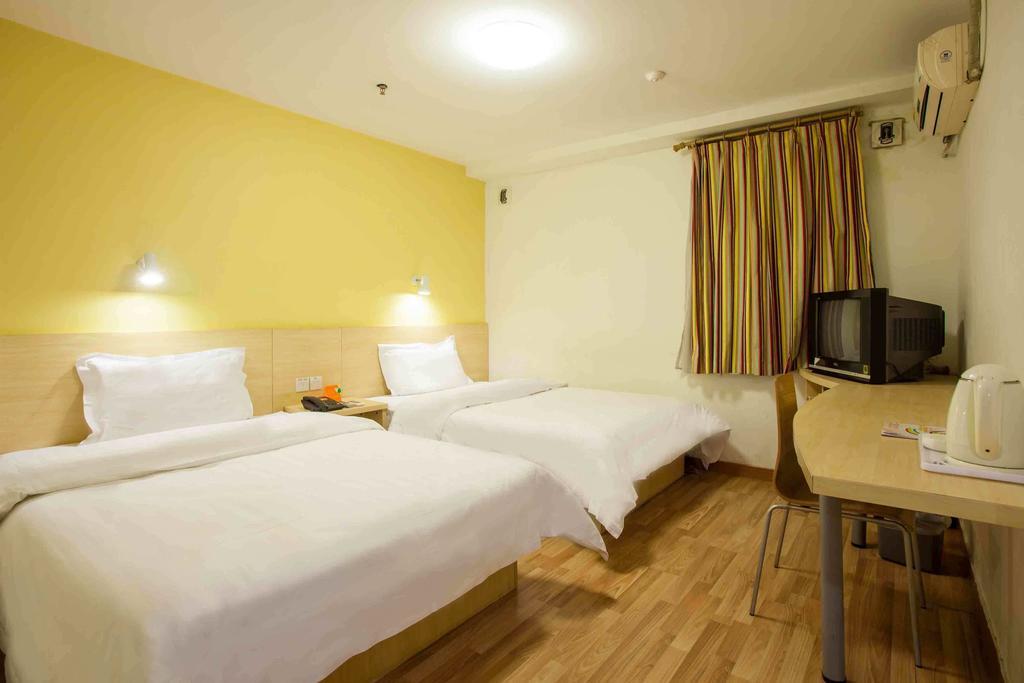 7Days Inn Nanchang North Railway Station Square Room photo