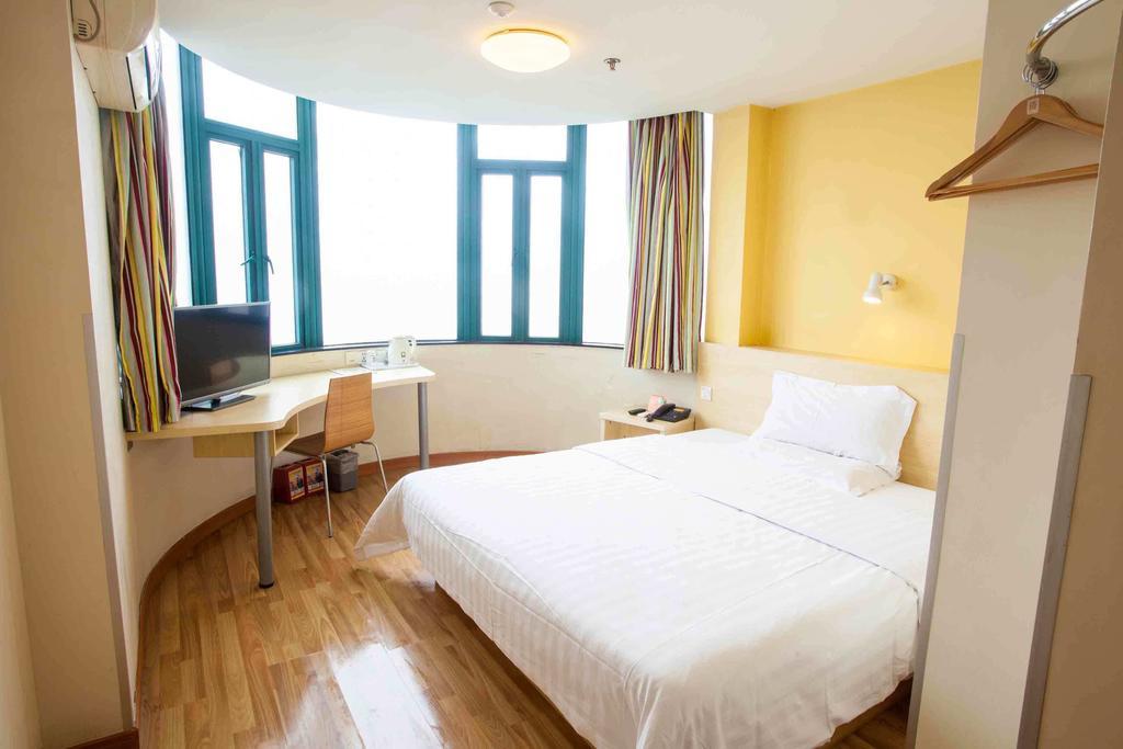7Days Inn Nanchang North Railway Station Square Room photo