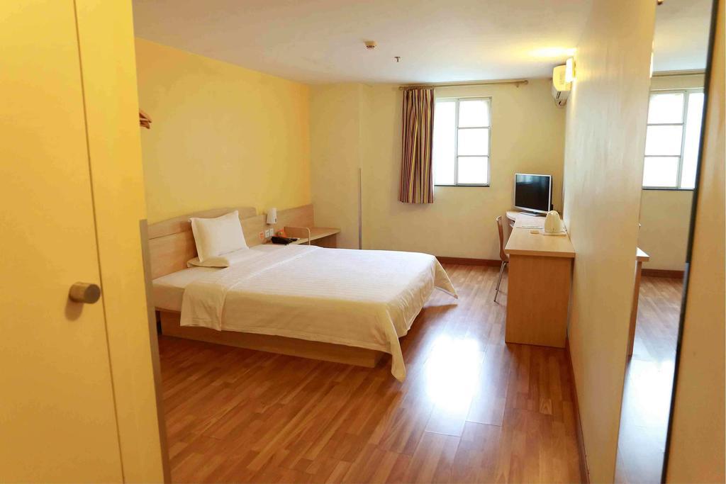 7Days Inn Nanchang North Railway Station Square Room photo