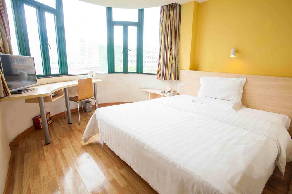7Days Inn Nanchang North Railway Station Square Room photo
