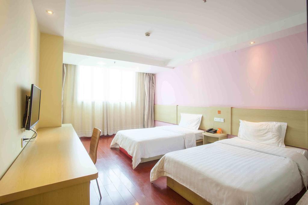 7Days Inn Nanchang North Railway Station Square Room photo